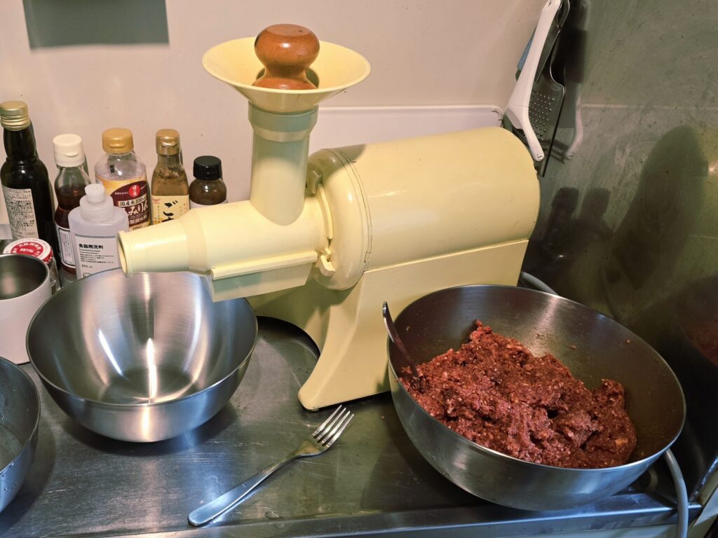 100%ビーフのシカゴスタイルホットドッグ